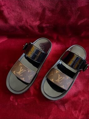 Louis Vuitton Sunbath Flat Mule Sandals Black     - EU 40 / US 10